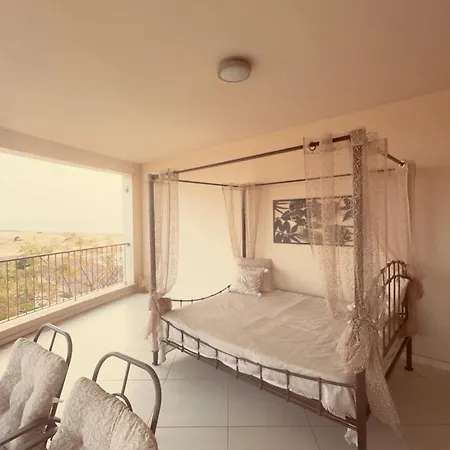 Lighthouse Bay Apartment